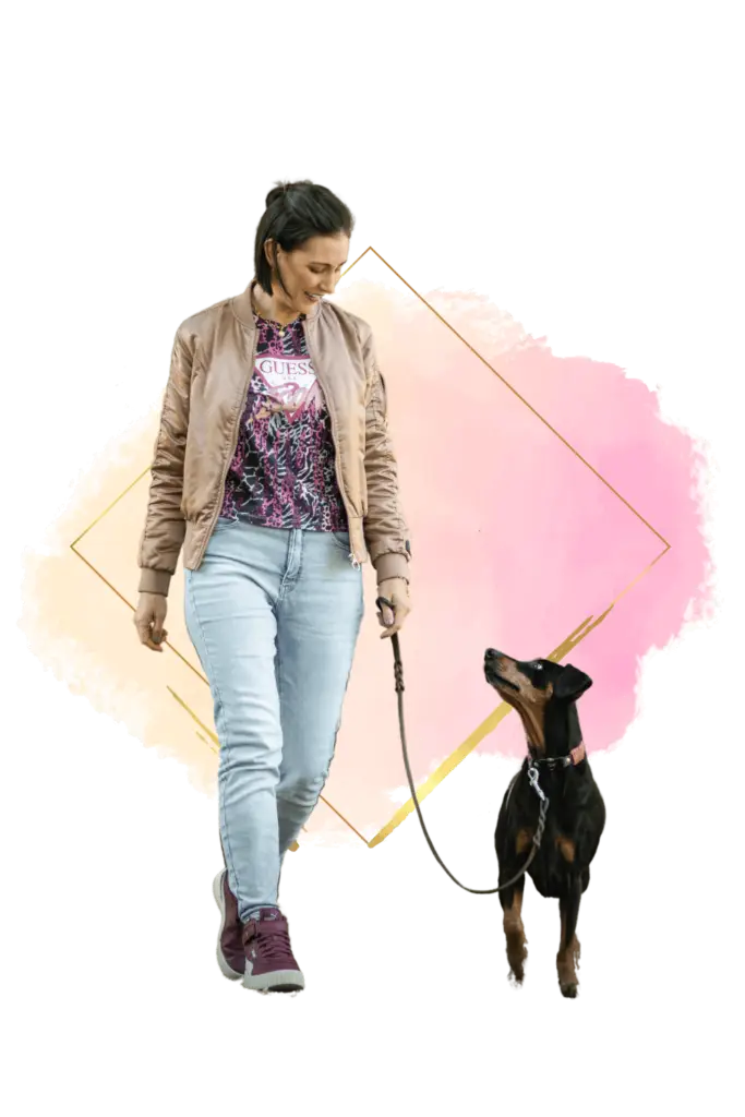 hundecoaching-sabine-koenig-mit-hund-gassi-freigestellt